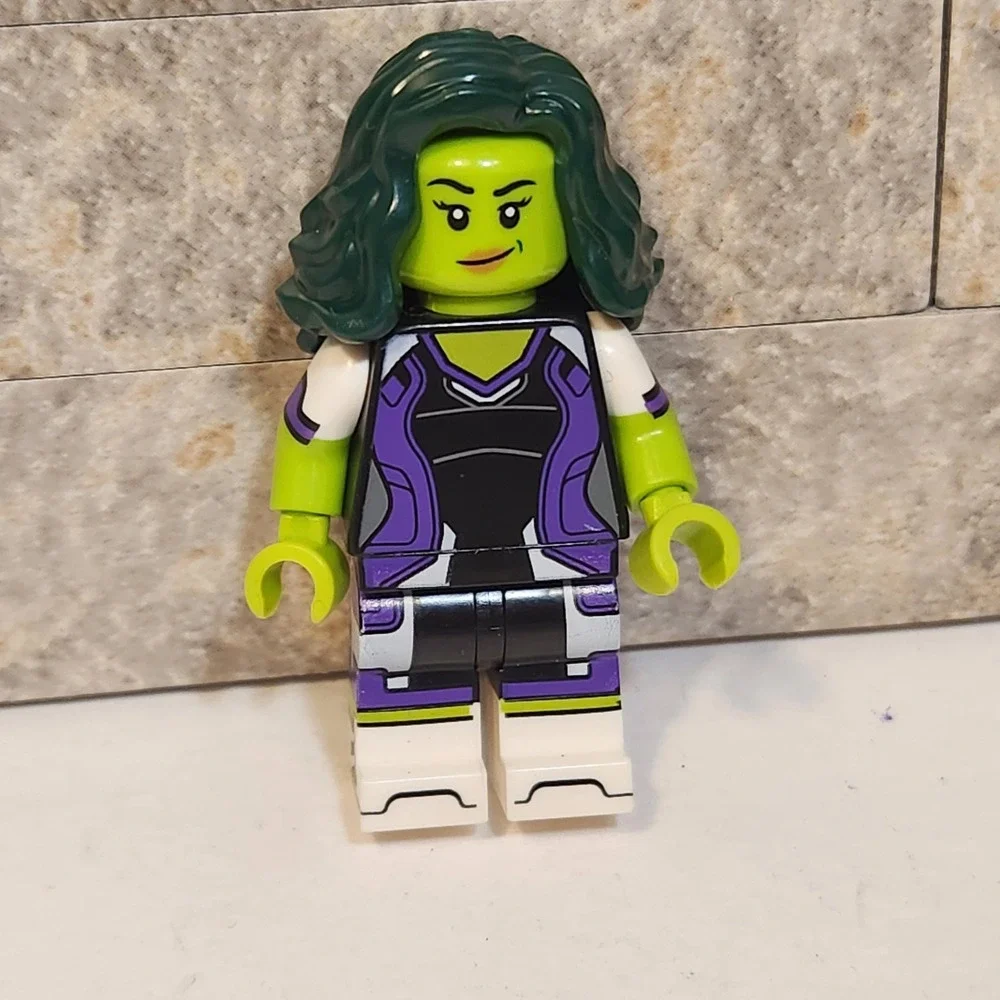 LEGO Marvel Super Heroes She-Hulk Jennifer Walters Minifigure Purple Suit sh897